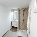 Aya - Renovated Air-Conditioned Duplex With Garden