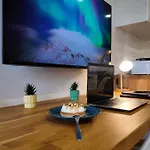 Panorama Riviera Vue Montagne Et Parking