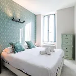 Massena Street - Quiet 2 Bdr & Balcony