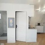 Cozy Studio For 2 People, Ac, City Center, 12 Min To Beach