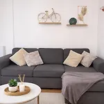 Studio Carre Or Avec Balcon