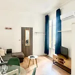 Studio Carre Or Avec Balcon