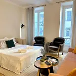 Chic Et Elegant - Au Coeur Du Carre D\'Or