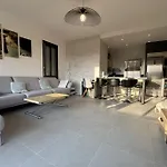 Spacious Apartment In Nice With Balcony