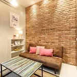 Charming 1 Bdr Downtown Apartment *