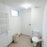 Aya - Renovated Air-Conditioned Duplex With Garden