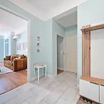 Nestor&Jeeves - Blue Pastel Promenade - Spacious - Close Sea