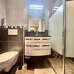 Studio Design Et Lumineux Pres Du Port De Nice