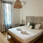 Chic Et Elegant - Au Coeur Du Carre D\'Or