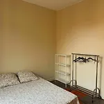 Renovated 2-room Sleeps 4 Tram And Shops Nearby *