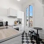 Renting - Bellevue - Chic Elegant Refuge Residential Area Liberation Apartment
