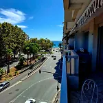 Apartment Elegant And Comfortable 3 Room, & Transport Within Walking Distance *