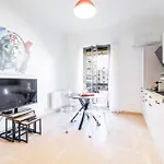 Ultra 2 Bdr - Ac & Balcony Apartment *