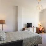 Charmant 2 Pieces Dans Le Carre D Or