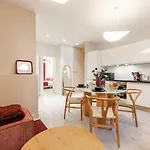 Ambiance Douce Et Elegante A Liberation Apartment *