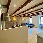 Apartment T4 Centre - Close To Shops, Wi-fi, Ac Nice