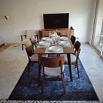 Apartment Elegant And Comfortable 3 Room, & Transport Within Walking Distance *