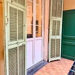 Charming Port Of Flat 1 Apartment