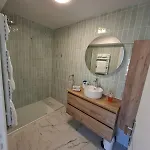 Apartment Elegant And Comfortable 3 Room, & Transport Within Walking Distance *
