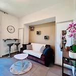 Studio Renove Et Meuble Le Coeur De Nice A Vos Pieds