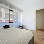 Apartment Chic Avec Balcon Carre D Or