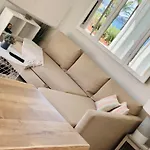 Stunning Flat With Sea View & Garden On Promenade Da