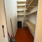 Renovated 2-room Sleeps 4 Tram And Shops Nearby Apartment