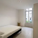 Apartment Bright In