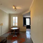 Renovated 2-room Sleeps 4 Tram And Shops Nearby *
