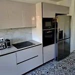 Elegant And Comfortable 3 Room, & Transport Within Walking Distance Apartment