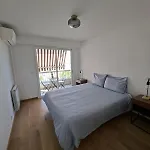 Apartment Elegant And Comfortable 3 Room, & Transport Within Walking Distance Nice