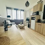 Studio Romantique Avec Jacuzzi Prive - Apercu Mer - Terrasse - Parking Gratuit
