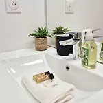 Apartment T3 Neuf Climatise Avec Parking A Nice