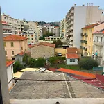 Apartment Renovated 2-room Sleeps 4 Tram And Shops Nearby *