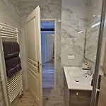 Charming 1-Bedroom Apartment With Free Parking