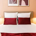 Ambiance Douce Et Elegante A Liberation Apartment *