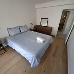 Apartment Elegant And Comfortable 3 Room, & Transport Within Walking Distance *