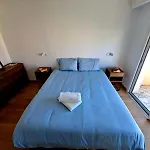 Apartment Elegant And Comfortable 3 Room, & Transport Within Walking Distance Nice