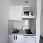 Studio Central Avec Balcon- Plage - Tram - Aeroport