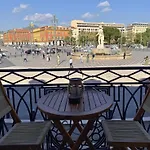 Hotel De La Mer