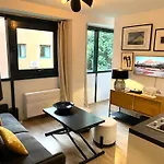 Dana Centre 16 *