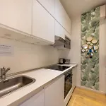 06a3 - Lovely In The Heart Of Old Apartment