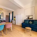 06a3 - Lovely In The Heart Of Old Apartment