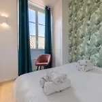 06a3 - Lovely In The Heart Of Old Apartment