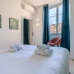 06a3 - Lovely In The Heart Of Old Apartment