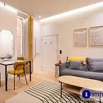 Air-conditioned In Old Apartment Nice