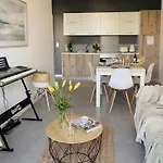 Charming Central Apartment For 6