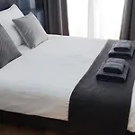 Charming Central Apartment For 6