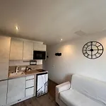 Bright Central Studio Ac Prime Location Place Massena Steps From Beach