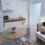 Room With A Private Bathroom In The City Center